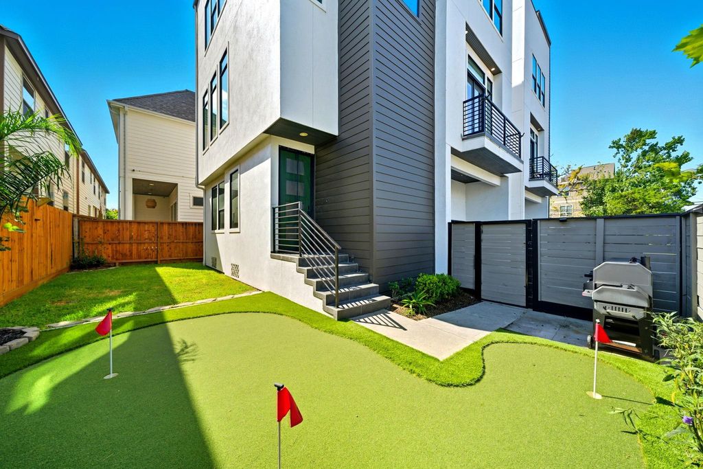 1436 W 24th Street, Houston, TX 77008