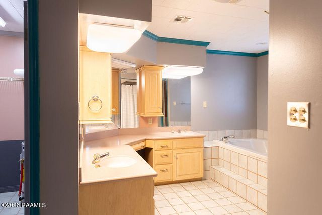 1058 S Berwick Avenue, Basile, LA 70515