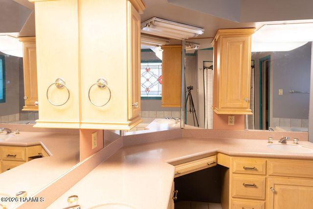 1058 S Berwick Avenue, Basile, LA 70515