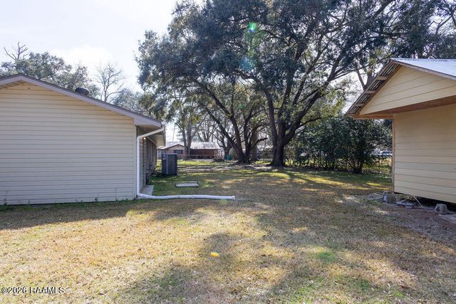 1058 S Berwick Avenue, Basile, LA 70515