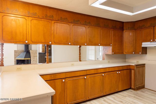 1058 S Berwick Avenue, Basile, LA 70515