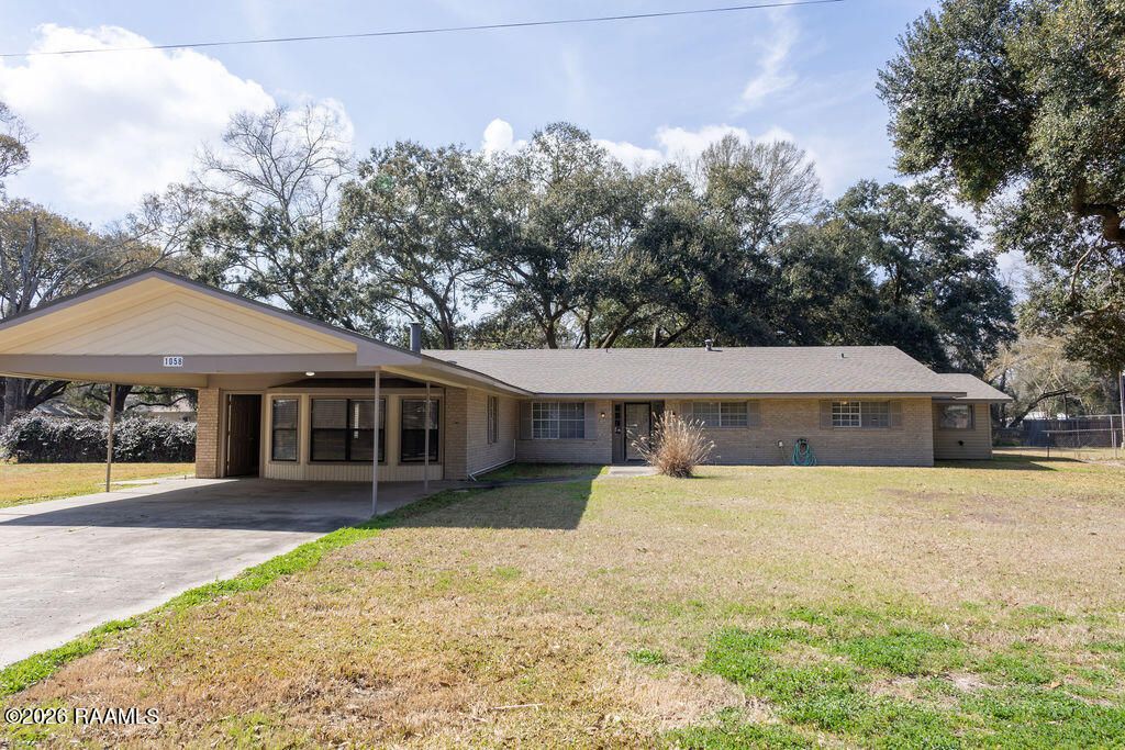 1058 S Berwick Avenue, Basile, LA 70515