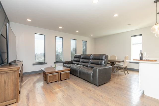 1208 Avondale Cir, Nashville, TN 37207