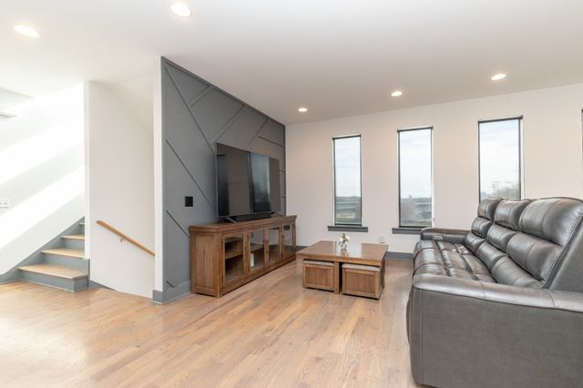 1208 Avondale Cir, Nashville, TN 37207