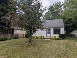 3304 Sheffer Avenue, Lansing, MI 48906