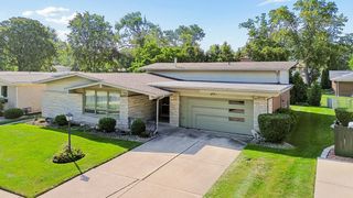 1050 W Strieff Lane, Glenwood, IL 60425