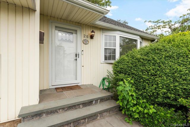 25 Marilyn Boulevard, Plainview, NY 11803