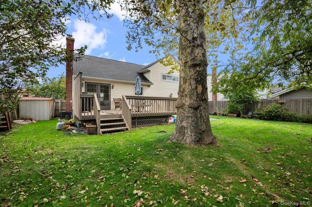 25 Marilyn Boulevard, Plainview, NY 11803