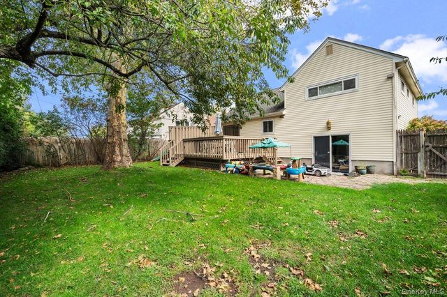 25 Marilyn Boulevard, Plainview, NY 11803