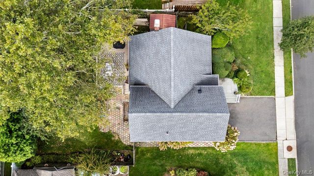 25 Marilyn Boulevard, Plainview, NY 11803