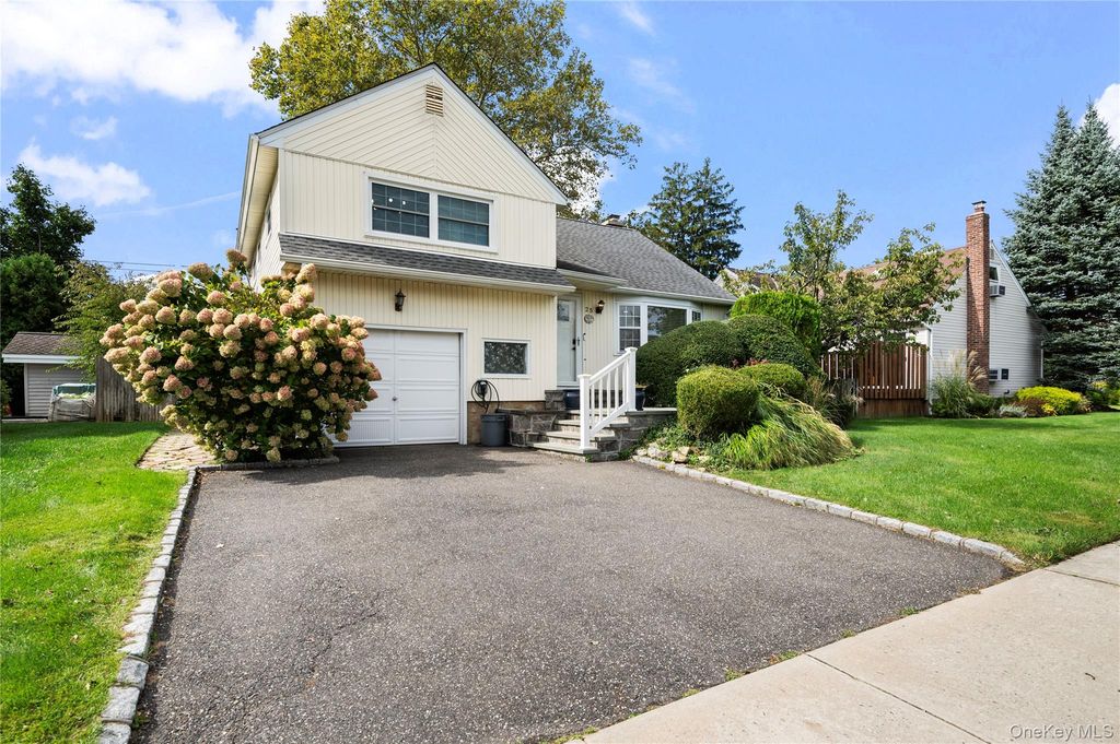 25 Marilyn Boulevard, Plainview, NY 11803 — photo 2