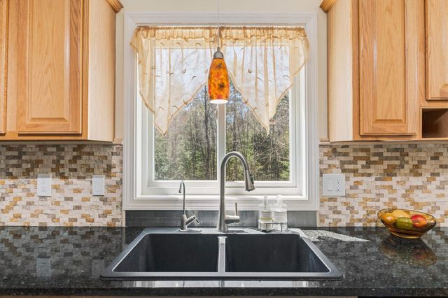 8 Flag Court, Auburn, NH 03032