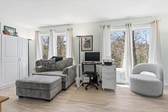 8 Flag Court, Auburn, NH 03032