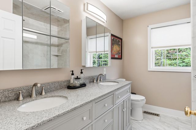 8 Flag Court, Auburn, NH 03032