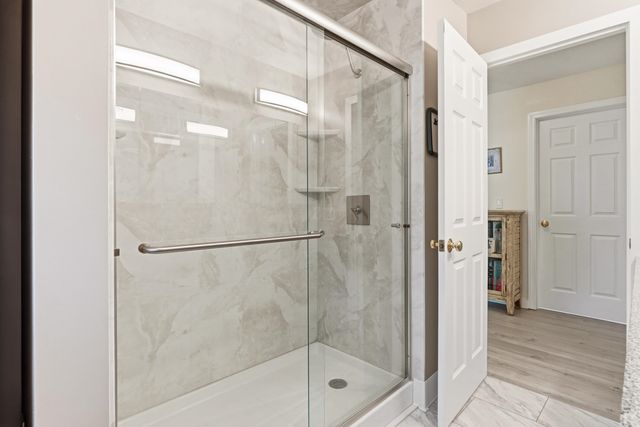 8 Flag Court, Auburn, NH 03032