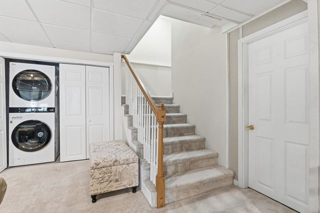 8 Flag Court, Auburn, NH 03032