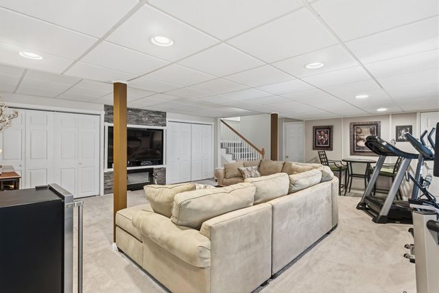 8 Flag Court, Auburn, NH 03032