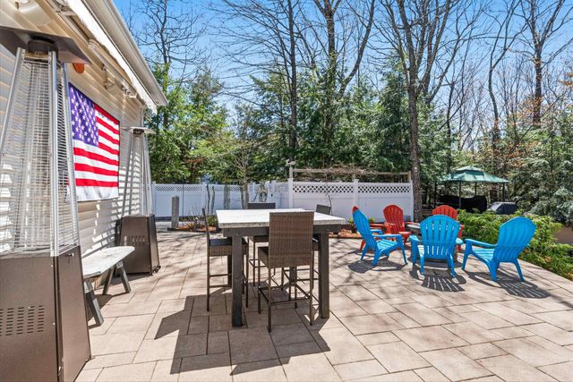 8 Flag Court, Auburn, NH 03032