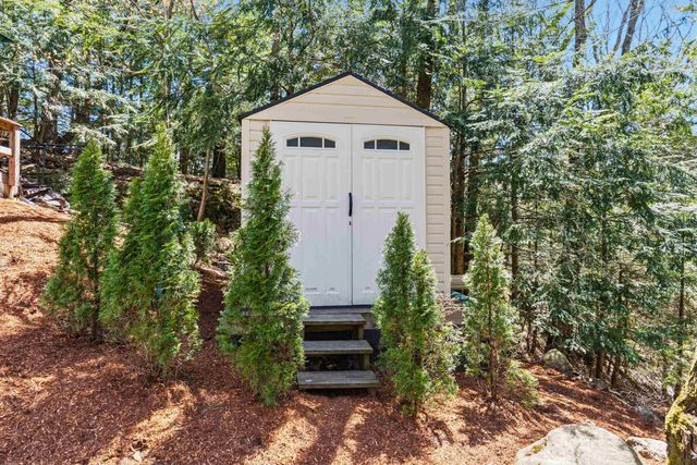 8 Flag Court, Auburn, NH 03032