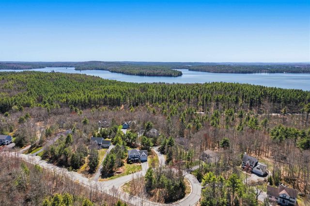 8 Flag Court, Auburn, NH 03032