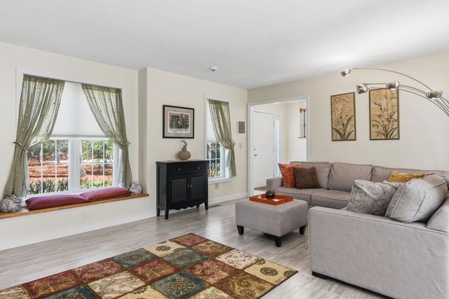 8 Flag Court, Auburn, NH 03032