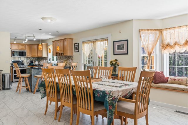 8 Flag Court, Auburn, NH 03032