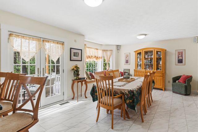 8 Flag Court, Auburn, NH 03032
