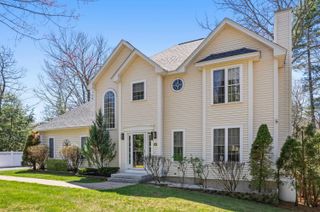 8 Flag Court, Auburn, NH 03032