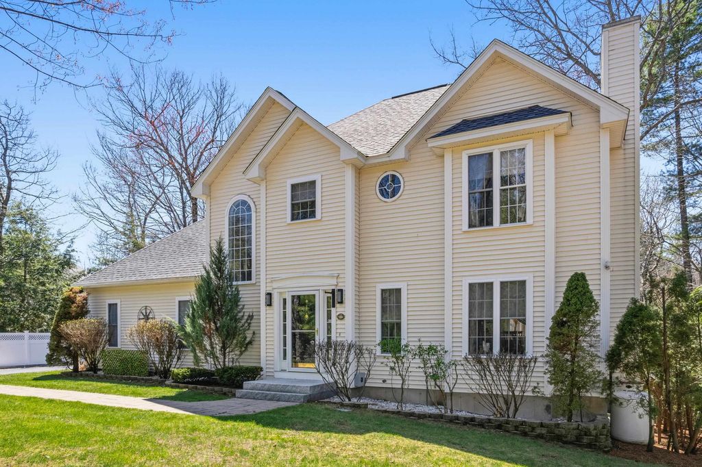 8 Flag Court, Auburn, NH 03032