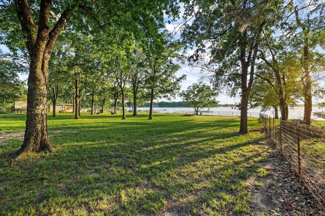 7401 Oakview Drive, Bonham, TX 75418