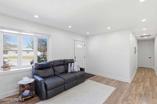 1212 Broadway Boulevard, Toms River, NJ 08757