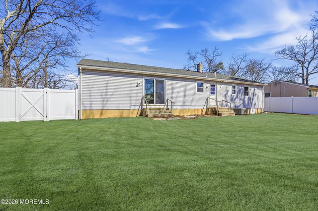 1212 Broadway Boulevard, Toms River, NJ 08757