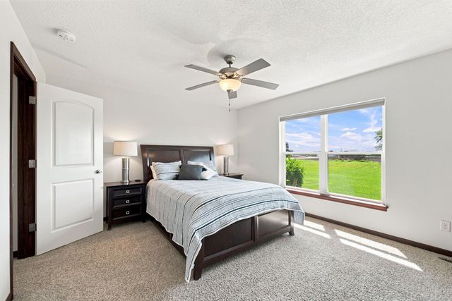 1015 Rocky Ridge Road, Cedar Falls, IA 50613