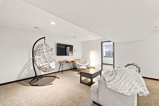 1015 Rocky Ridge Road, Cedar Falls, IA 50613