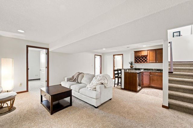 1015 Rocky Ridge Road, Cedar Falls, IA 50613