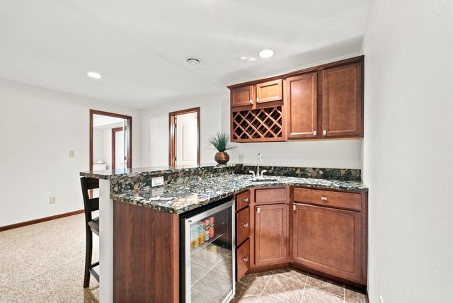 1015 Rocky Ridge Road, Cedar Falls, IA 50613