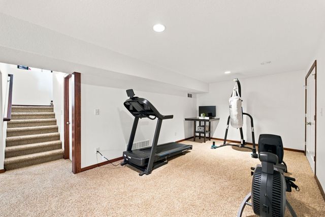1015 Rocky Ridge Road, Cedar Falls, IA 50613
