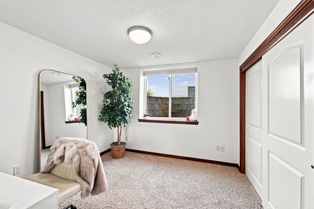 1015 Rocky Ridge Road, Cedar Falls, IA 50613