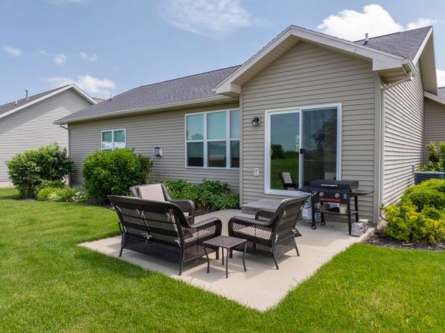 1015 Rocky Ridge Road, Cedar Falls, IA 50613
