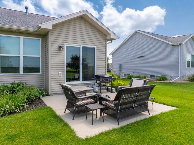 1015 Rocky Ridge Road, Cedar Falls, IA 50613