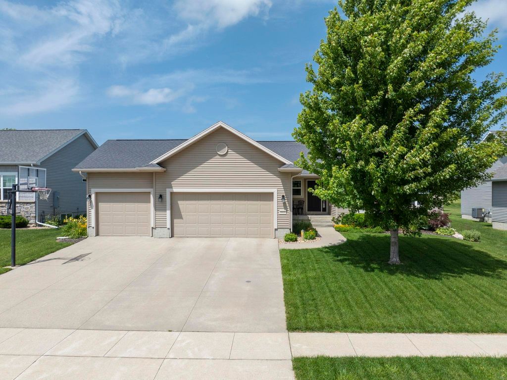1015 Rocky Ridge Road, Cedar Falls, IA 50613