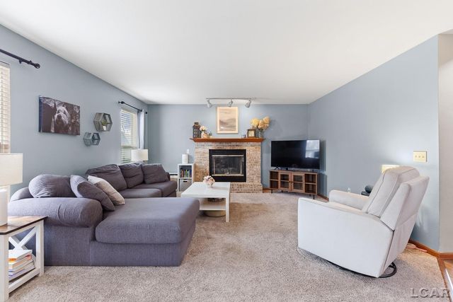 949 Hickory Creek Drive, Temperance, MI 48182