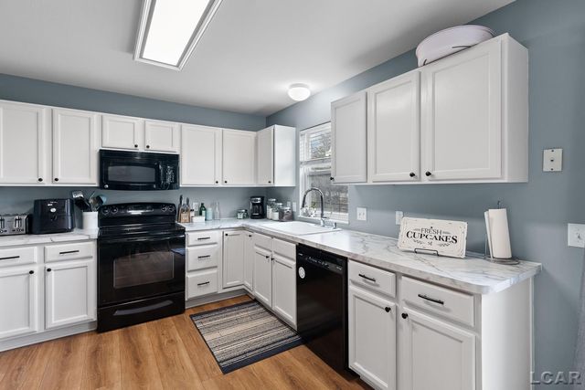 949 Hickory Creek Drive, Temperance, MI 48182