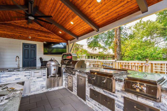 1055 Stonehenge Drive, Hanahan, SC 29410