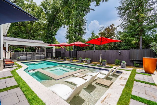 1055 Stonehenge Drive, Hanahan, SC 29410