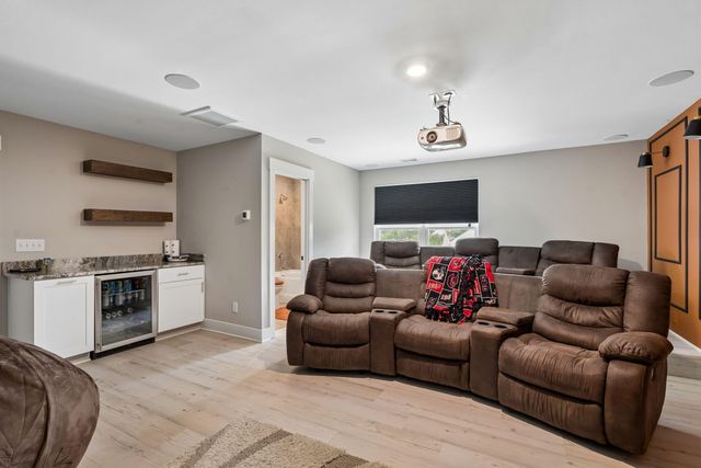 1055 Stonehenge Drive, Hanahan, SC 29410