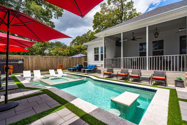 1055 Stonehenge Drive, Hanahan, SC 29410