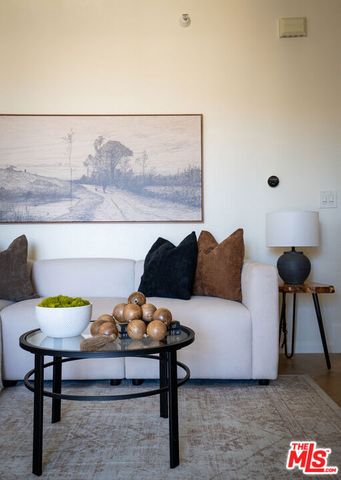 7320 Hawthorn Avenue 425, Los Angeles, CA 90046