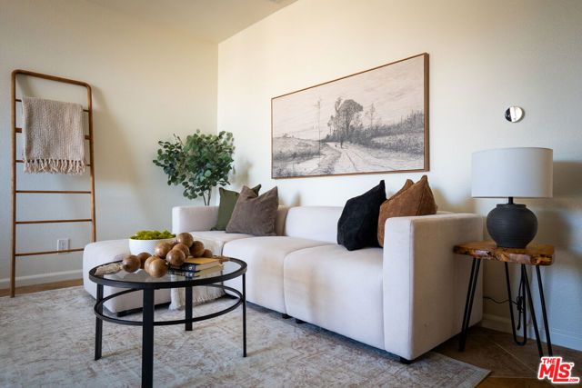 7320 Hawthorn Avenue 425, Los Angeles, CA 90046