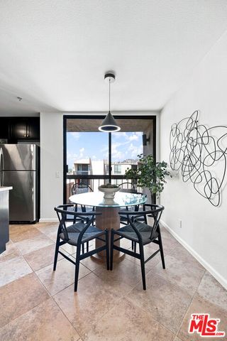 7320 Hawthorn Avenue 425, Los Angeles, CA 90046